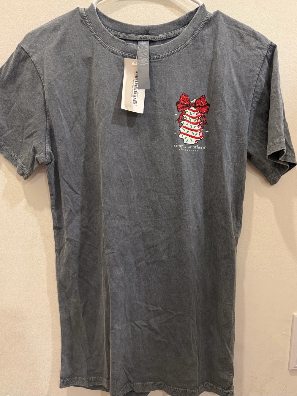 Simply Southern 'Tis the Season Graphic Tee - Charcoal with Red Bow - Picture 3 of 4